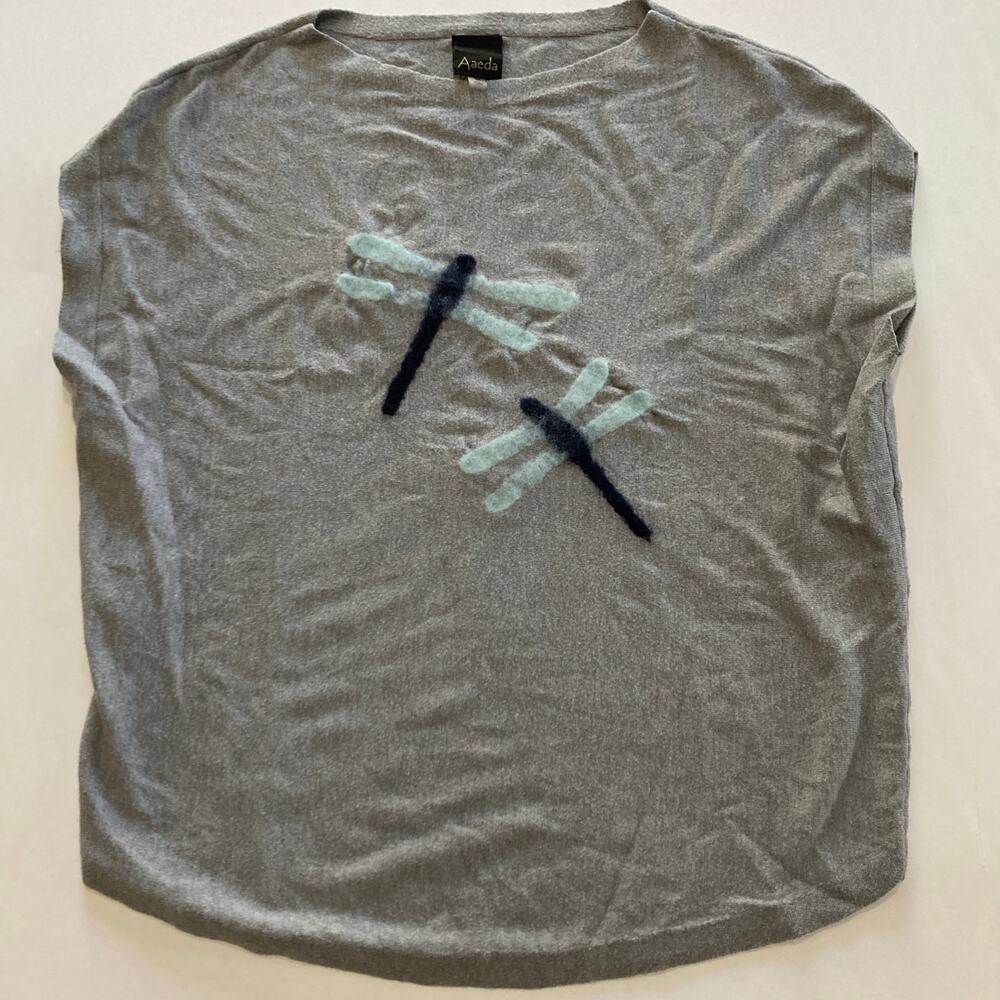 Aaeda Women's Gray Short Sleeve Sweater Sz Medium Needle Felted Art Dragonfly